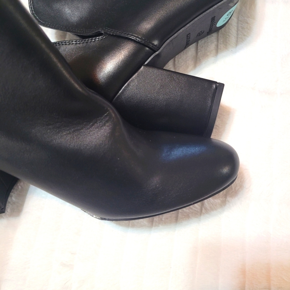 Boots - Picture 8 of 8